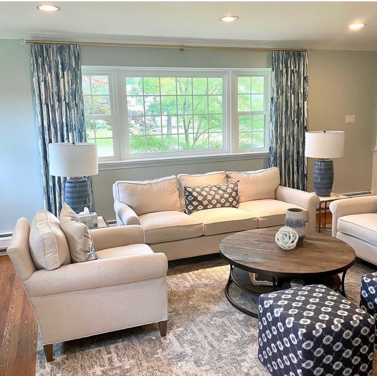 Accent curtains in blue
